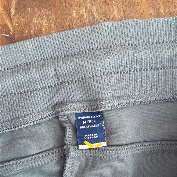 Old Navy Dynamic Fleece Joggers in Charcoal - Picture 2 of 6